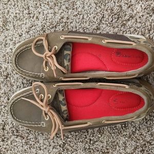 Sperry boat shoes with leopard print accents size 8.5
